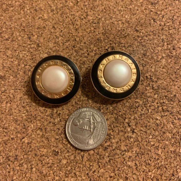 Viintage Givenchy in Faux Pearls and enameled and gold finish - Picture 2 of 6